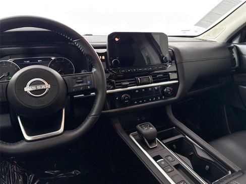 Used 2025 Nissan Pathfinder SL w/ SL Premium Package FWD image 32
