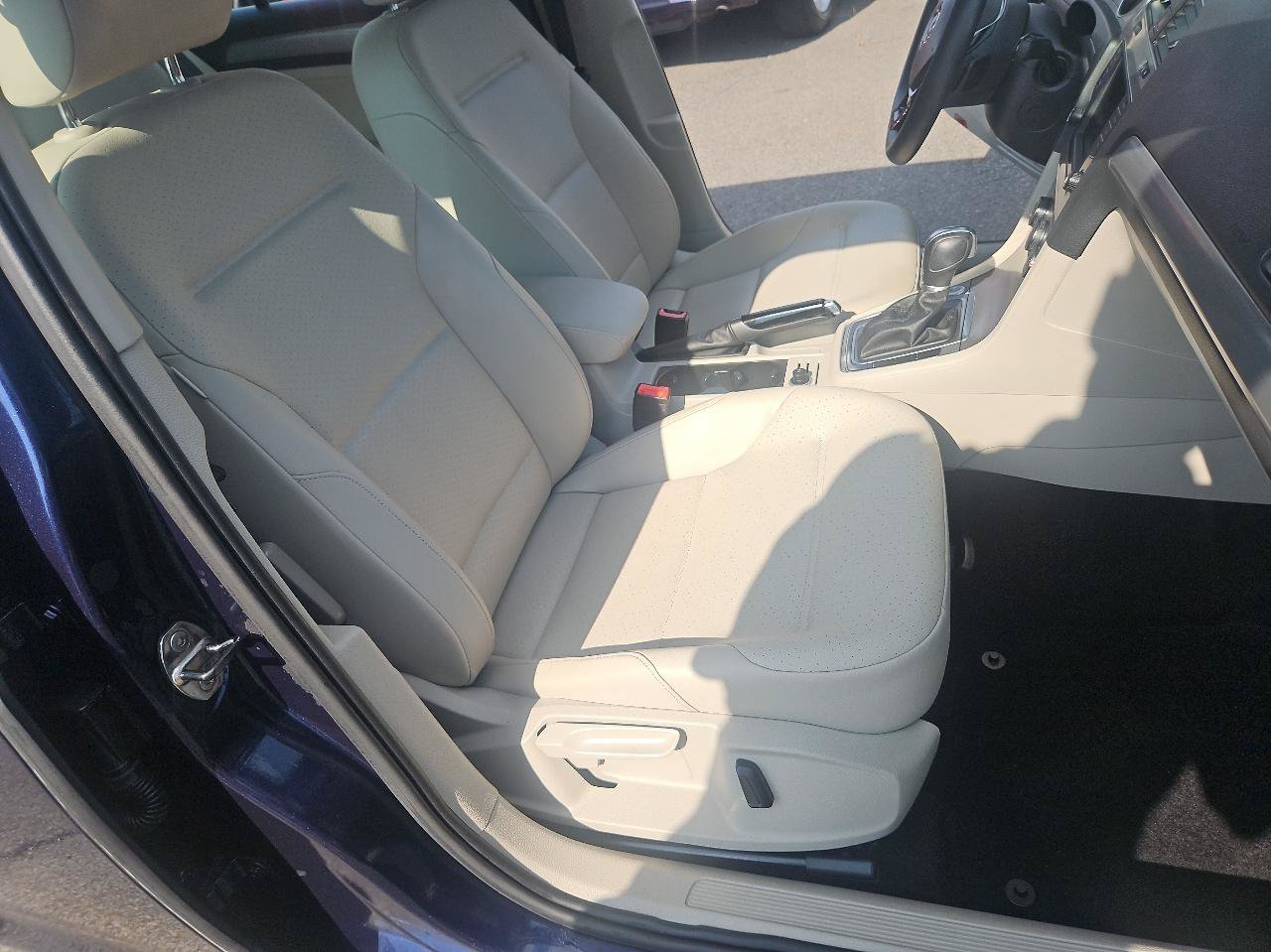 Used 2016 Volkswagen Golf S FWD image 17