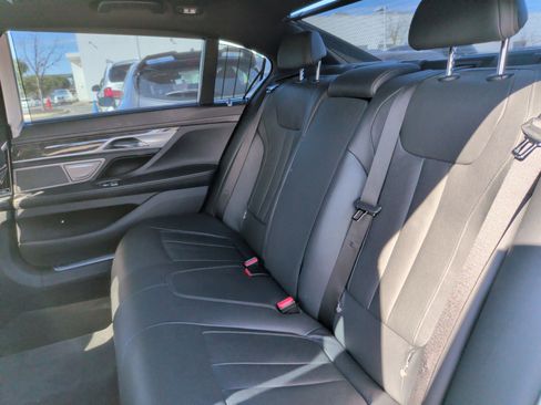 Used 2017 BMW 740i image 35