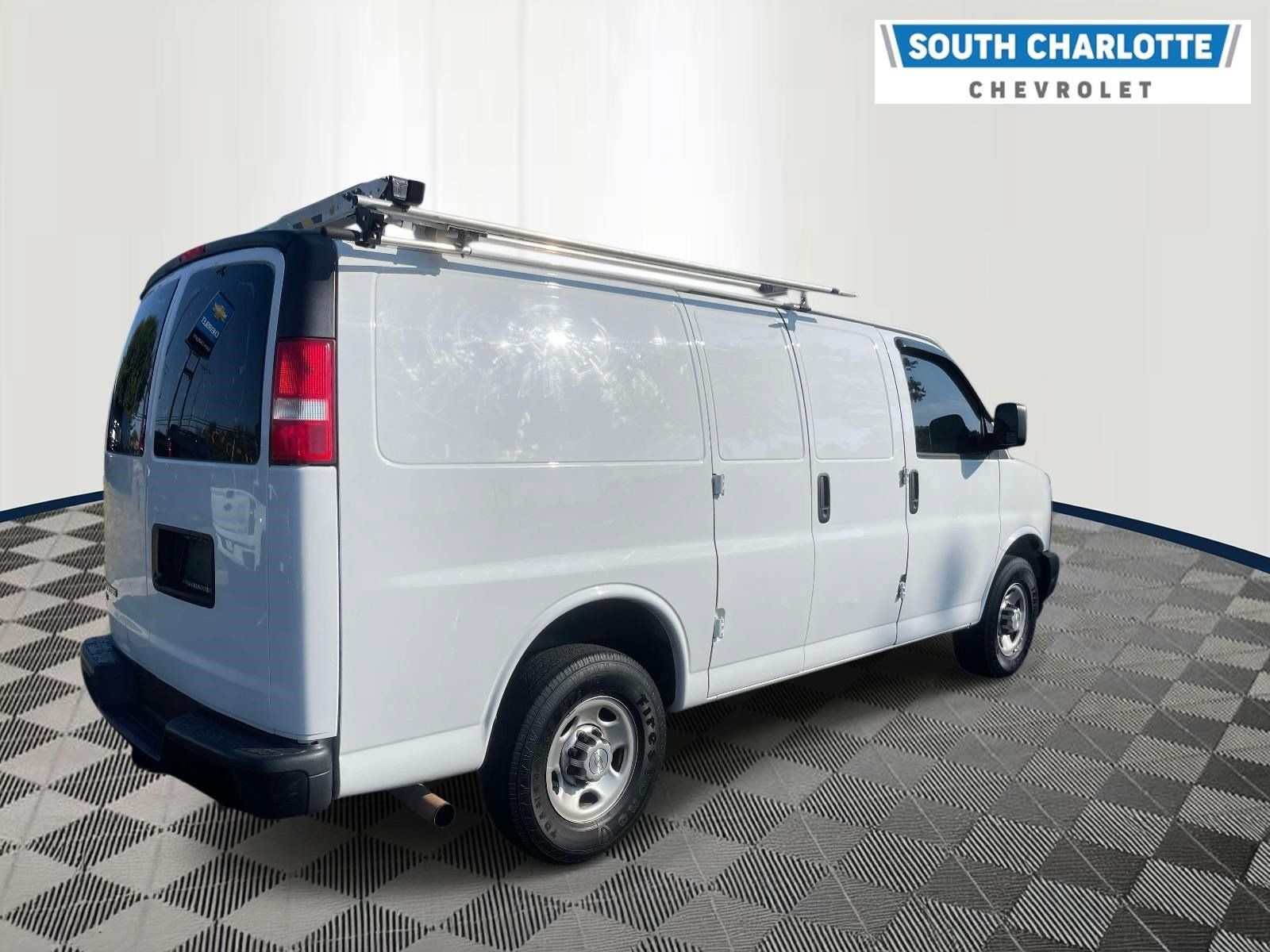 Used 2020 Chevrolet Express 2500 w/ Driver Convenience Package RWD image 4
