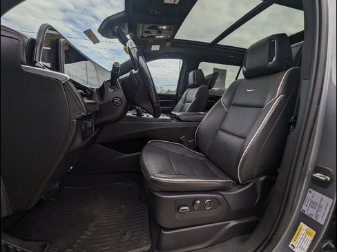 Used 2021 Cadillac Escalade ESV Premium Luxury w/ Driver Assist Tech Package image 17