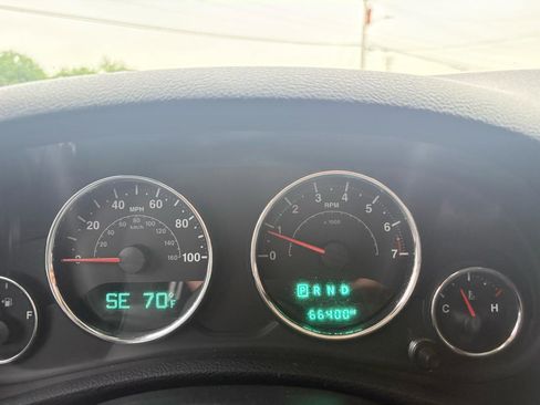 Used 2017 Jeep Wrangler Unlimited Sport w/ Connectivity Group AWD/4WD image 19