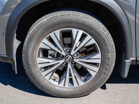 Used 2023 Nissan Rogue SV image 11