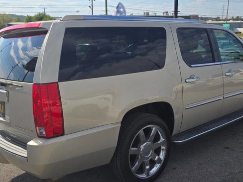 Used 2009 Cadillac Escalade ESV AWD image 5