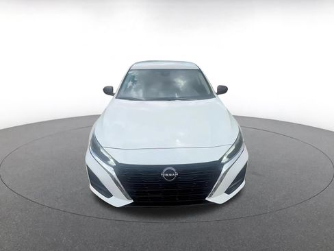 Used 2025 Nissan Altima 2.5 SV FWD image 4