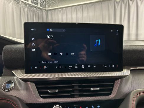 Used 2025 Ford Explorer ST-Line w/ ST-Line Street Pack image 17