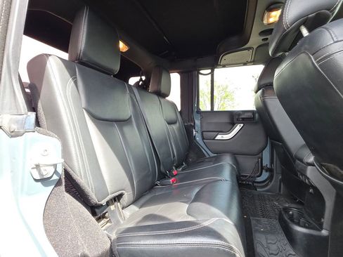 Used 2015 Jeep Wrangler Unlimited Rubicon image 25