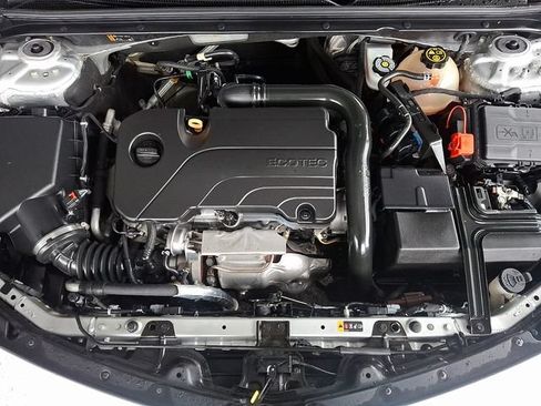 Used 2021 Chevrolet Malibu LT FWD image 31