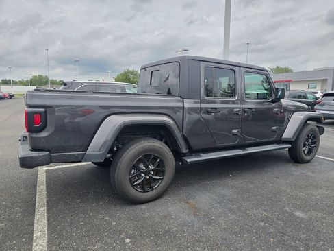 Used 2023 Jeep Gladiator Sport AWD/4WD image 8