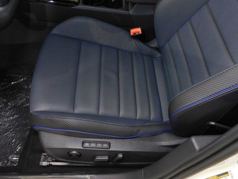 Used 2026 Volkswagen Golf AWD/4WD image 32