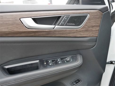 Certified 2025 Volkswagen Atlas SEL Premium R-Line image 16