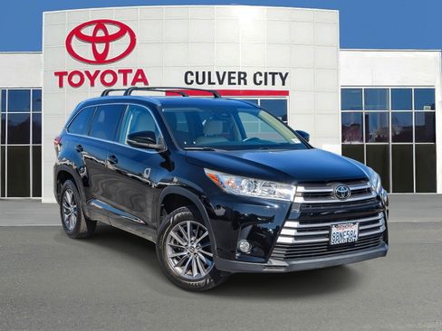 Used 2017 Toyota Highlander XLE w/ Carpet Mat Package FWD image 1