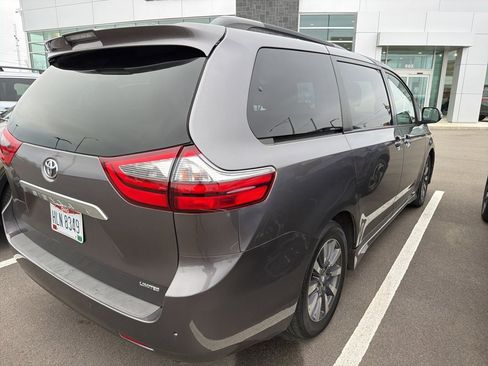 Used 2020 Toyota Sienna Limited Premium w/ Carpet Mat Package image 2