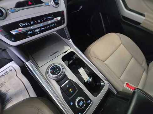 Used 2023 Ford Explorer XLT w/ Equipment Group 202A AWD/4WD image 18