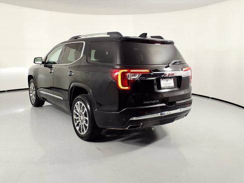 Used 2023 GMC Acadia Denali image 2
