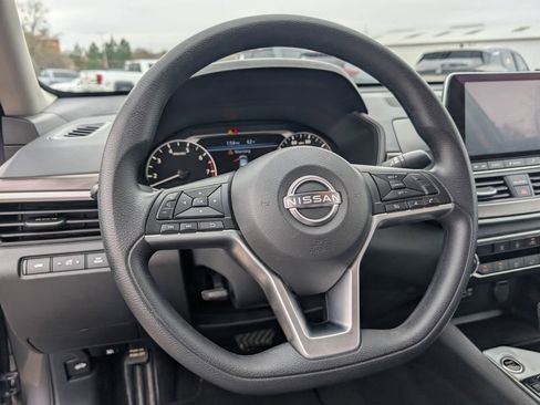 Used 2024 Nissan Altima 2.5 SV image 10