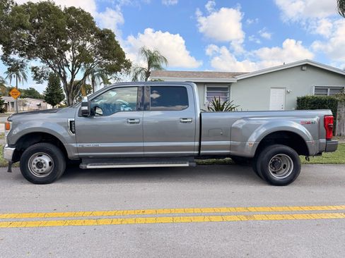 Used 2022 Ford F350 XLT w/ XLT Premium Package image 6