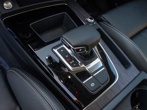 Used 2023 Audi Q5 e Premium w/ Convenience Package image 22