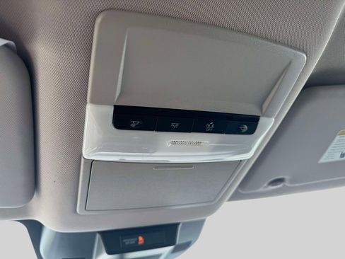 Used 2025 Nissan Rogue S FWD image 29