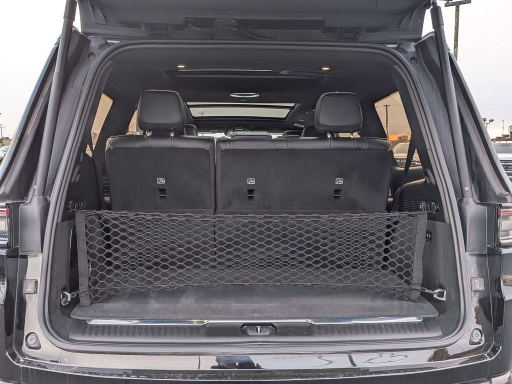 Used 2024 Jeep Grand Wagoneer Series III w/ Rear Seat Video Group 1 AWD/4WD image 27