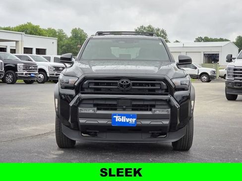 Used 2025 Toyota 4Runner SR5 AWD/4WD image 3