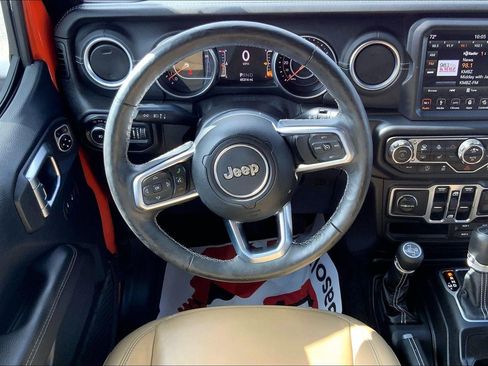 Used 2018 Jeep Wrangler Unlimited Sahara AWD/4WD image 5