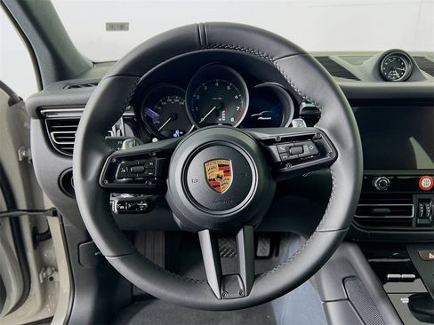 New 2026 Porsche Macan Base image 12