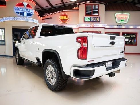 Used 2022 Chevrolet Silverado 2500 High Country w/ Technology Package image 3