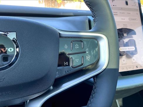 New 2025 Volvo EX30 Plus w/ Protection Package Premier image 18