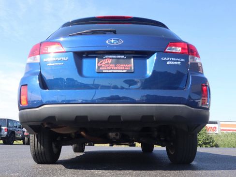 Used 2011 Subaru Outback 2.5i Limited w/ PWR Moonroof Pkg AWD/4WD image 9