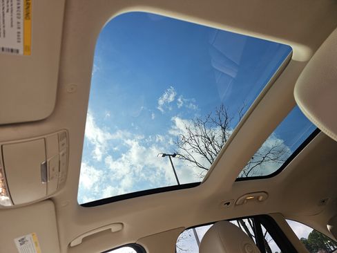 Certified 2021 Mercedes-Benz GLC 300 image 31