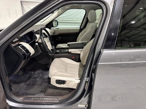 Used 2018 Land Rover Discovery HSE image 30