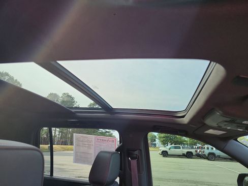 Used 2023 Chevrolet Suburban RST w/ Luxury Package image 10