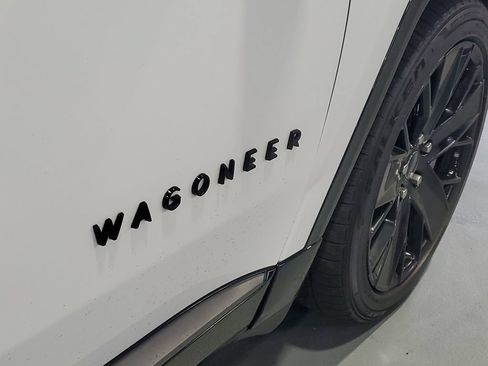 Used 2024 Jeep Wagoneer Launch Edition AWD/4WD image 6