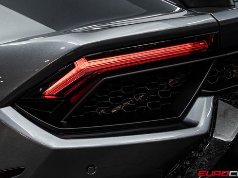 Used 2018 Lamborghini Huracan Performante image 21