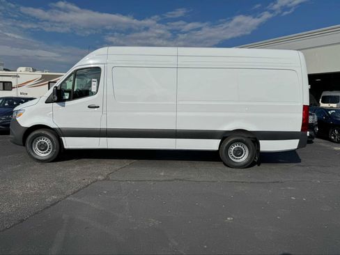 Used 2025 Mercedes-Benz Sprinter 2500 image 3
