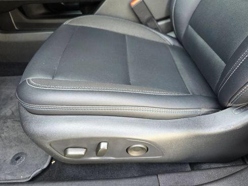 Used 2025 Chevrolet Equinox EV LT w/ LPO, Blackout Package FWD image 26