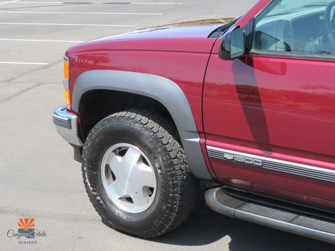 Used 1999 Chevrolet Suburban 4WD w/ Preferred Equipment Group 3 image 15