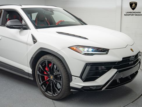 Used 2024 Lamborghini Urus S image 2