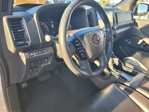 Used 2022 Nissan Frontier PRO-4X w/ Pro-4X Premium Package image 12