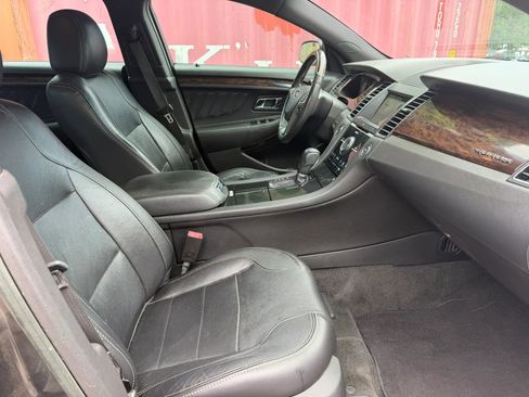 Used 2017 Ford Taurus Limited FWD image 20