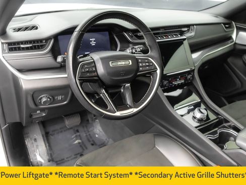 Used 2023 Jeep Grand Cherokee Altitude image 5