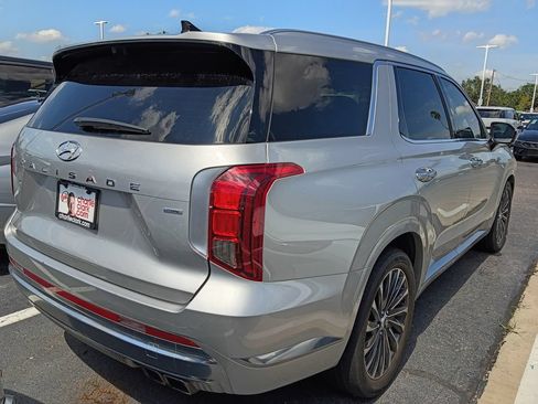 Used 2024 Hyundai Palisade Calligraphy AWD/4WD image 3