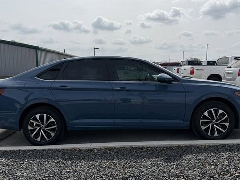 Used 2025 Volkswagen Jetta S image 4