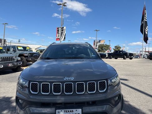 Certified 2024 Jeep Compass Latitude image 39
