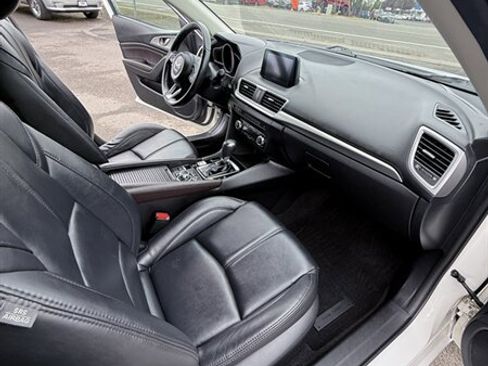 Used 2018 MAZDA MAZDA3 Touring FWD image 26