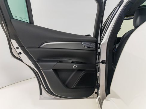 Used 2024 Maserati Grecale GT image 19