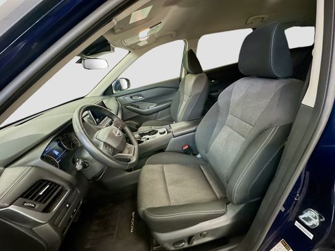 Used 2025 Nissan Rogue SV AWD/4WD image 13