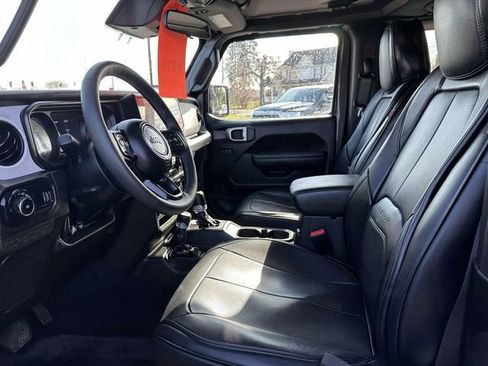 Used 2025 Jeep Wrangler Sport image 9