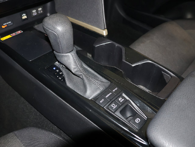 Used 2025 Toyota Camry LE FWD image 20